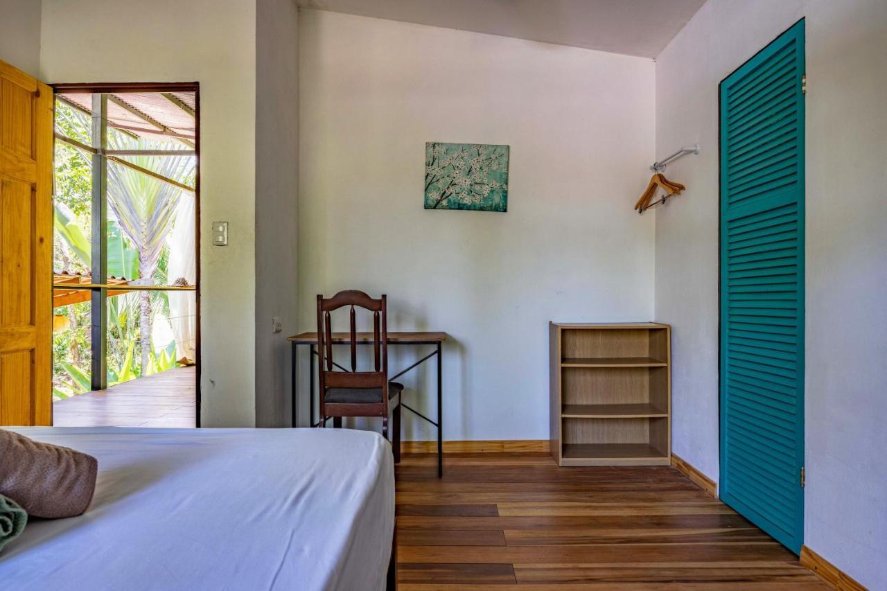 Uvita River Guesthouse エクステリア 写真