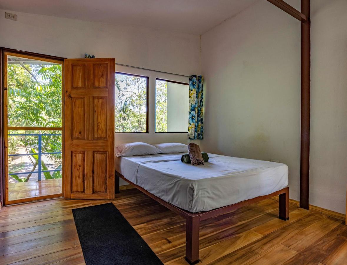 Uvita River Guesthouse エクステリア 写真